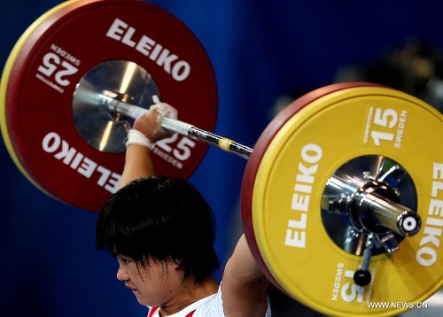 Pyon Yong Mi of the Democratic People's Republic of Korea (DPRK) competes during the women's 63kg weightlifting final at the 27th Summer Universiade in Kazan, Russia, July 9, 2013. Pyon Yong Mi claimed the title with 233kg in total. (Xinhua/Li Ying) 