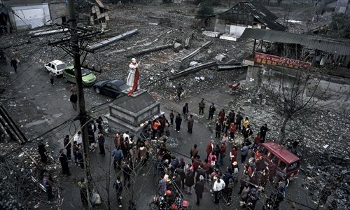 Clockwise from left: Villagers surround a Mao statue in 2008 for the 50th anniversary of Mao's visit there. The statue was demolished for industrial land usage and replaced with a taller sculpture at a nearby square in Pixian, Sichuan Province. Photo: Chen Wenjun