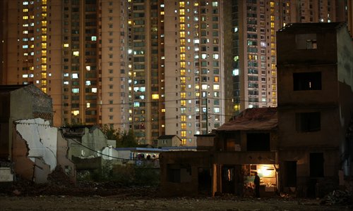 The high-rise apartment buildings overlooking Hongzhen Old Street contrast starkly with the remnants of the shantytown. Photo: Cai Xianmin/GT