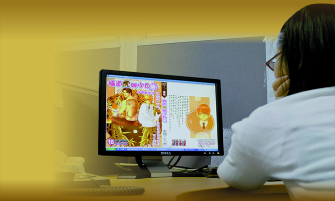 A young woman browses online BL cartoons. Photo: Tang Tengfei/GT