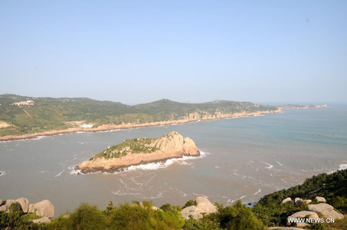 Photo taken on October 14, 2012 shows a scene of the Nanji Islands, east China's Zhejiang Province. The 7.64-square kilometer Nanji Island, as the largest island of the Nanji Islands, was named for its muntjac shape. The archipelago were listed as China's first level-five marine nature reserve in 1990. Photo: Xinhua