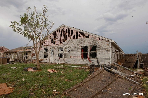 A destroyed house is seen in Moore, Oklahoma, May 21, 2013, one day after a tornado moved through the area. A powerful tornado attacked on Monday afternoon the southern suburbs of the Oklahoma City, capital of the U.S. state of Oklahoma, killing at least 24 people, including 9 children. (Xinhua/Song Qiong)
