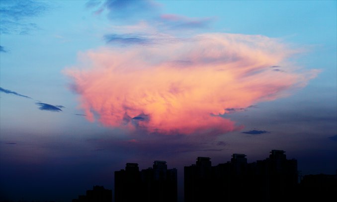 Earthquake prediction enthusiasts believe certain shapes of clouds can show an earthquake is imminent. Photo: CFP