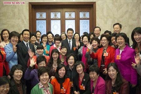 Xi Jinping (C), general secretary of the Central Committee of the Communist Party of China (CPC), poses for a group photo with female deputies to the 12th National People's Congress (NPC) in Beijing, capital of China, March 8, 2013. Xi joined a discussion with deputies to the 12th NPC from east China's Jiangsu Province, who attend the first session of the 12th NPC, in Beijing on Friday and expressed greetings, on behalf the CPC Central Committee, to the female NPC deputies and members of the 12th National Committee of the Chinese People's Political Consultative Conference (CPPCC) as well as all women in China for the International Women's Day. (Xinhua/Lan Hongguang)