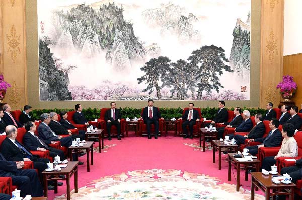 Standing Committee members of the Political Bureau of the Communist Party of China (CPC) Central Committee Xi Jinping, Li Keqiang and Yu Zhengsheng attend a gathering convened to extend Lunar New Year's greetings to people from non-communist parties, the All-China Federation of Industry and Commerce, and those without party affiliations in Beijing, capital of China, Feb. 6, 2013. Photo: Xinhua