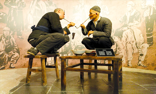 Sculptures of smokers on display at the China Tobacco Museum Photo: CFP