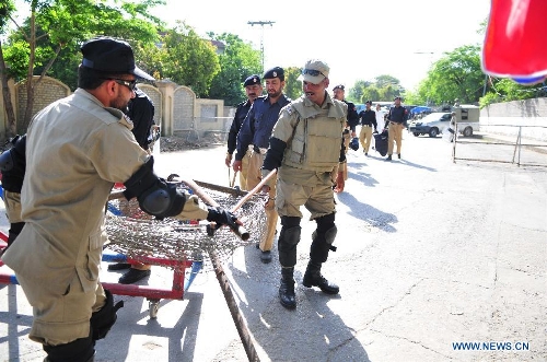 Pakistani paramilitary soldiers remove barbwire outside the anti-terrorism court in Rawalpindi, Pakistan on April 30, 2013. Pakistani investigators said Tuesday that they have 
