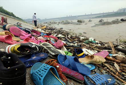 Shoes and other debris are swept ashore in Yichang, Central China's Hubei Province, on Sunday. Flood water was discharged from the Three Gorges Dam, a gigantic hydropower project on the Yangtze River, on Sunday. The Yangtze River braced for its largest flood peak so far this year due to continuous rainfall upstream. Photo: CFP