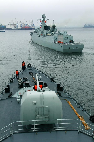 Chinese Navy vessels leave for joint naval drills from a port in Vladivostok, Russia, July 8, 2013. China and Russia started on Monday the joint naval drills off the coast of Russia's Far East. (Xinhua/Zha Chunming)&nbsp; 