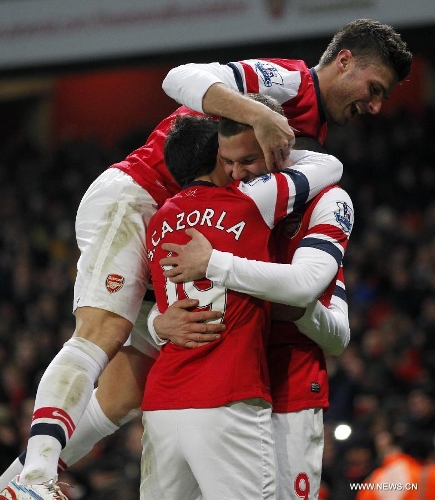 Lukas Podolski (Bottom, R) of Arsenal celebrates scoring with teammates Santi Cazorla (Bottom, L) and Oliver Giroud during the English Premier League football match between Arsenal and West Ham United at the Emirates Stadium in London, Britain, on Jan. 23, 2013. Arsenal won 5-1.(Xinhua/Wang Lili)