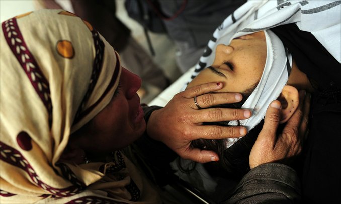 A Pakistani mother mourns over her daughter, who was killed while on the job as a polio vaccination worker, at a hospital morgue following an attack by gunmen in Karachi on Tuesday. Gunmen on motorbikes shot dead five female Pakistani polio vaccination workers, police said, highlighting resistance to the country's immunization campaign. Photo: AFP
