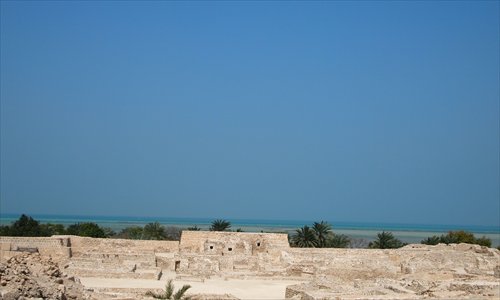 The remains of Bahrain Fort sit nestled among palm trees near the beach.Photo: Jiang Yuxia/GT