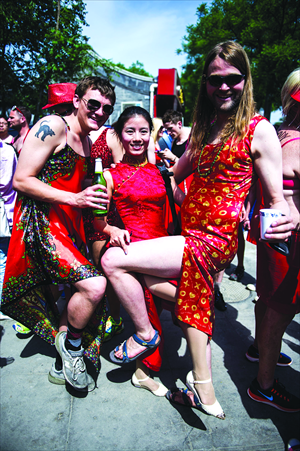 Runners all had their own take on the little red dress. Photo: Li Hao/GT