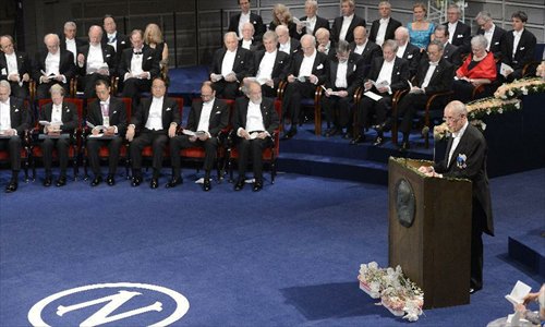 Per Wastberg (R), chairman of the Nobel Committee for Literature, introduces why Chinese writer Mo Yan (4th L, front row) has won Nobel Prize in Literature at the 2012 Nobel Prize ceremony in Stockholm, Sweden, December 10, 2012. Photo: Xinhua