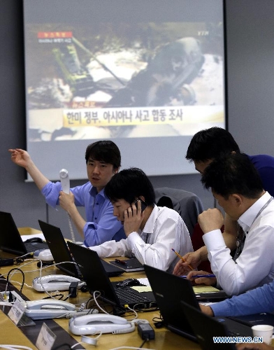 Officers of Asiana Airlines work in accident tast force office at the Asiana Airlines company's headquarters in Seoul, South Korea, July 7, 2013. Two people were confirmed dead in Saturday's crash landing of an Asiana Airlines Boeing 777 passenger plane originated from Seoul, South Korea, at San Francisco International Airport, California of the United States, said San Francisco Fire Chief Joanne Hayes-White at a press conference. (Xinhua/POOL/Lee Jin-man)