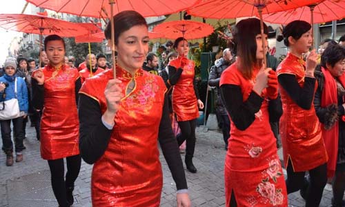 People take part in a parade celebrating the Chinese Lunar New Year in Milan, Italy, on February 10, 2013. Photo: Xinhua
