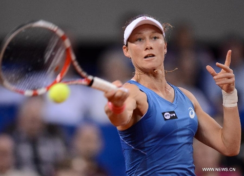 Samantha Stosur of Austrilia returns the ball during the first round match of Porsche Tennis Grand Prix against Jelena Jankovic of Serbia in Stuttgart, Germany, on April 24, 2013. Samantha Stosur lose the match 0-2. (Xinhua/Ma Ning) 