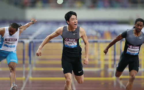 China's Liu Xiang (C) after winning the 110m hurdles event at the 2012 Samsung Diamond League competition in Shanghai May 19, 2012. Liu clocked 12.97 seconds to claim the title. Photo: Xinhua