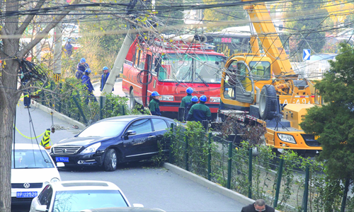 A car crashes into a power line in Chaoyang district