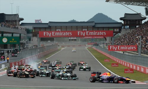 Sebastian Vettel of Germany (bottom right) leads the pack at the start of the Korean Grand Prix on October 6. Photo: CFP