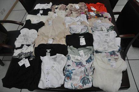 Stolen T-shirts are found in the suspects' hotel room by police in Shanghai. Photo: courtesy of Huangpu District Public Security Bureau. 