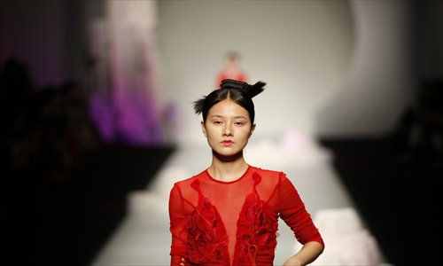 A model poses in a dress by La Vie on the runway of Shanghai Fashion Week. Photos: Cai Xianmin/GT and courtesy of Shanghai Fashion Week