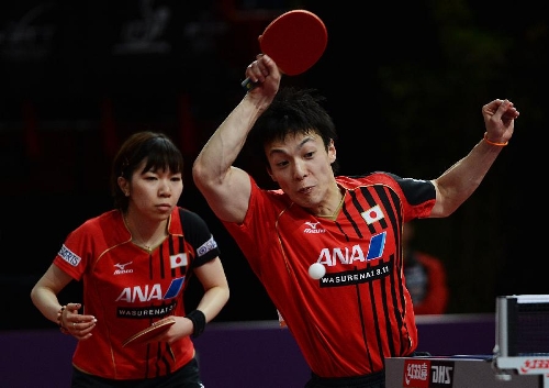 Kenji Matsudaira (L) and Misako Wakamiya of Japan compete during the first round of mixed doubles against John Cordue and Sarah Her-Lee of New Zealand at Palais omnisport de Paris Bercy in Paris, France, on May 14, 2013. Kenji Matsudaira and Misako Wakamiya won 4-0. (Xinhua/Tao Xiyi) 