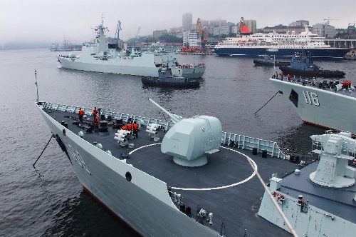 Chinese Navy vessels leave for joint naval drills from a port in Vladivostok, Russia, July 8, 2013. China and Russia started on Monday the joint naval drills off the coast of Russia's Far East. (Xinhua/Zha Chunming)&nbsp; 