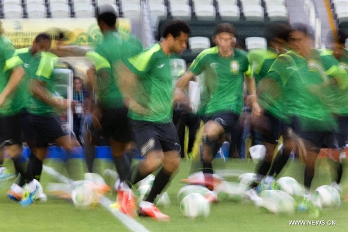 Brazil's players attend a training session at the Castelao Stadium, in Fortaleza, Brazil, on June 18, 2013. Brazil will face Mexico on Wednesday, in its second match during the the FIFA Confederations Cup Brazil 2013. (Xinhua/Guillermo Arias) 