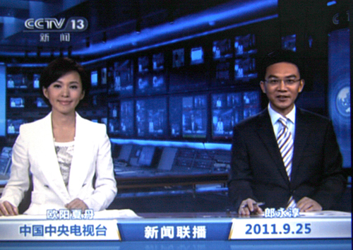 Xinwen Lianbo anchors Ouyang Xiadan (left) and Lang Yongchun.Photo: CFP