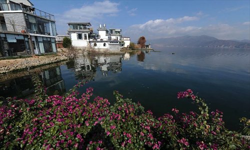 Photo taken on December 8, 2012 shows the landscape scenery of Erhai Lake in Dali Bai Autonomous Prefecture, southwest China's Yunnan Province. Erhai Lake, covering 253 square kilometers and being the second largest fresh water lake in Yunnan Province, is named as the 
