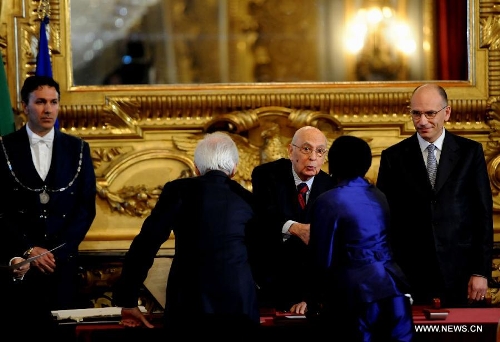 Italian President Giorgio Napolitano shakes hands with a new cabinet member at the swearing-in ceremony in Rome, Italy, on April 28, 2013. Italy's new cabinet, lead by Prime Minister Enrico Letta, was sworn in on Sunday, starting their task for breaking the impasse the country had been locked for months. (Xinhua/Xu Nizhi)  