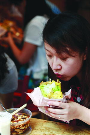 The pure joy of a humble jianbing. Photo: Li Hao/GT