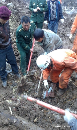 Rescuers work at the landslide site at Gaopo Village of Zhenxiong County, southwest China's Yunnan Province, Jan. 11, 2013. More than 10 residential houses with over 40 people were buried after a landslide happened at the village early Friday morning, according to local officials. Eight people have been confirmed dead by now. (Xinhua)&nbsp; 
