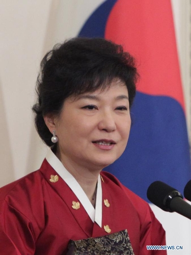South Korean President Park Geun-hye speaks at a dinner after inauguration ceremony in Seoul, South Korea, Feb. 25, 2013. Park Geun-hye, the daughter of South Korea's late military strongman Park Chung-Hee, was sworn in as the country's first female president on Monday. (Xinhua/Chung Sung-Jun) 