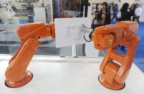 A smart robot with the skill to draw pictures is exhibited during the China (Shanghai) International Technology Fair in Shanghai, east China, May 8, 2013. (Xinhua/Lai Xinlin) 