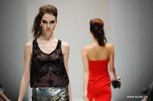 Models present creations of Dubai based label GisellaBlu's evening and party wear collection at the Audi Fashion Festival held in Singapore's Marina Bay, May 17, 2013. (Xinhua/Then Chih Wey) 