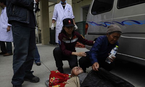 An 80-year-old man from Wuxing village, Lunshan county that suffered back injuries during the 7.0-magnitude quake, is transferred to Chengdu No.2 Hospital in Sichuan Province on April 25. Photo: Li Hao/GT