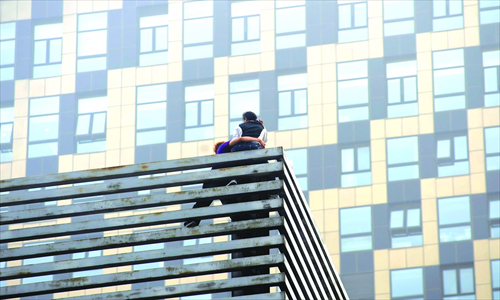 2. A jumper who was saved by police 