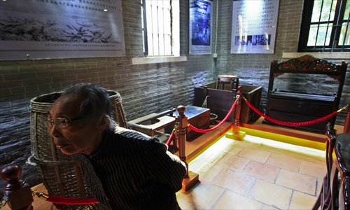 A zishunü walks past displays in Bingyutang Museum in Shunde, which houses over 100 objects from the lives of zishunü. Photo: CFP