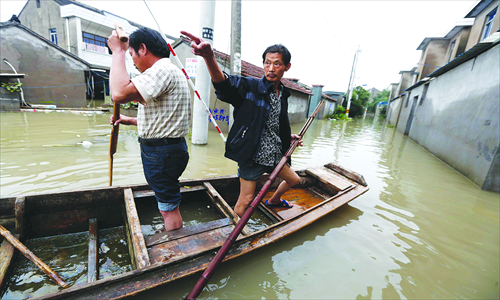 Villagers punt through a flooded street in Yuyao.Photo: Yang Hui/GT
