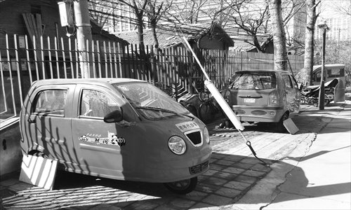 Two minicars are parked at a residential compound in Hujialou, Chaoyang district Wednesday. Photo: Zhang Zihan/GT