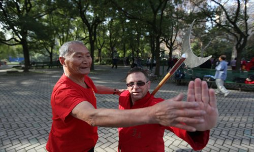 Pu teaches wushu to Shaun Hogan. Photo: Cai Xianmin/GT
