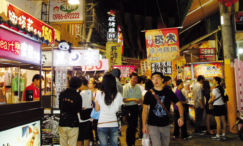 Taiwan’s night markets sells all kinds of snacks, clothes and household wares. Photo: Tu Lei/GT