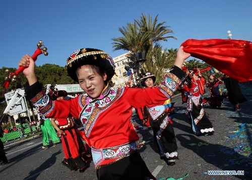 Chinese performers take part in the flowers parade during the 129th annual Nice Carnival parade, in Nice, southern France, March 2, 2013. (Xinhua/Gao Jing) 