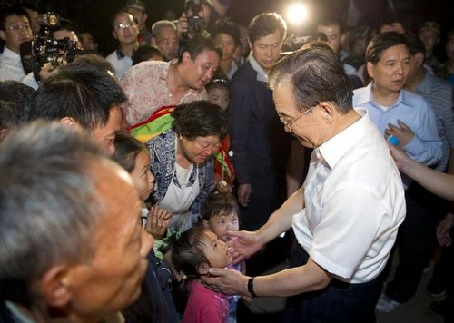 Chinese Premier Wen Jiabao talks with a child in Yiliang County of Zhaotong, Southwest China's Yunnan Province, September 8, 2012. Premier Wen Jiabao arrived in Yiliang County early Saturday to inspect the quake-stricken areas and direct rescue operations. Photo: Xinhua

