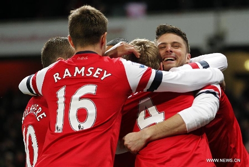 Oliver Giroud (1st, R) of Arsenal celebrates scoring with teammates during the English Premier League football match between Arsenal and West Ham United at the Emirates Stadium in London, Britain, on Jan. 23, 2013. Arsenal won 5-1.(Xinhua/Wang Lili)&nbsp; 