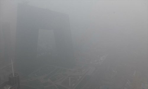File photo: Buildings are shrouded in fog near the Guomao Bridge in Beijing, capital of China, January 23, 2013. Photo: Xinhua 