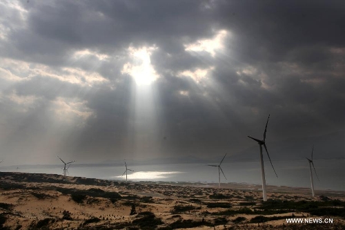 Photo taken on April 7, 2013 shows the Bijiashan Wind Power Plant beside the Poyang Lake in Jiujiang City, east China's Jiangxi Province. The Bijiashan Wind Power Plant, invested by China Power Investment Corporation, has been put into operation with 48 megawatts of installed generating capacity. Currently, there are five wind power plants around the Poyang Lake, respectively Jishanhu, Changling, Daling, Laoyemiao and Bijiashan. (Xinhua/Fu Jianbin) 