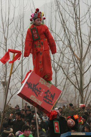Local folk activities held in Jia Pingwa's hometown, detailed in his book Qin Qiang. 